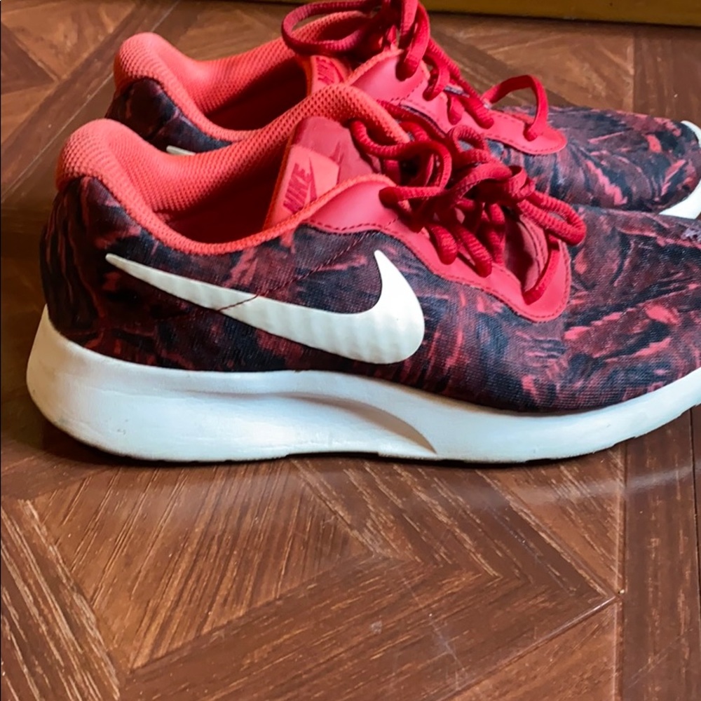 Pre-Loved NIKe Running Sneakers